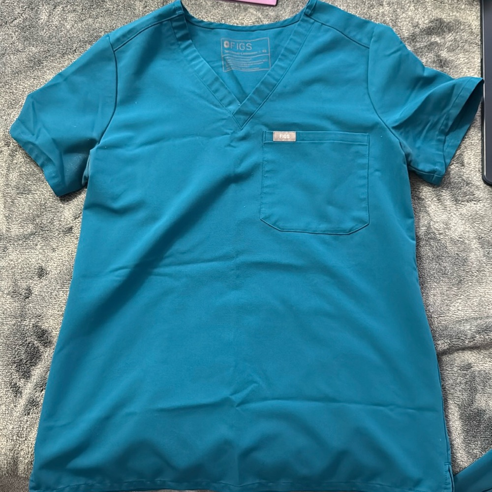 Figs pacific blue one pocket scrub top size XS
